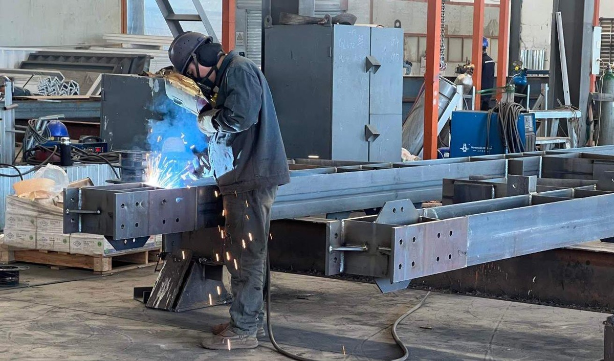 Steel Structure Production Line with Automated Welding Equipment for Pre-Engineered Buildings